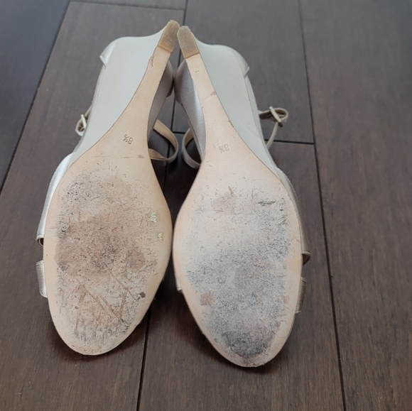 Badgley Mischka Wedge Heels size 8.5 - Picture 2 of 4
